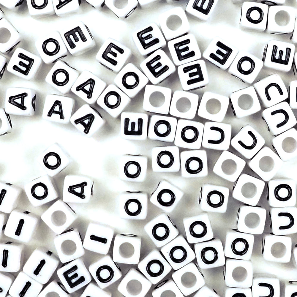 HERZWILD 8mm Black and White Acrylic Square Letter Beads White Cube Alphabet Beads Black Letter A-Z Mixed Plastic Shape Loose Beads Mini Size Pony